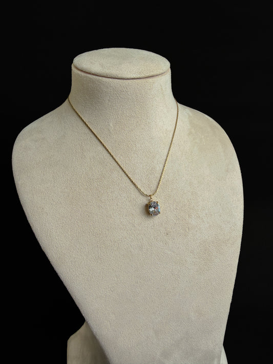 Timeless single stone pendent necklace