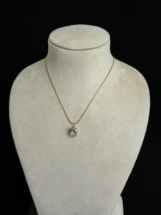 Timeless single stone pendent necklace