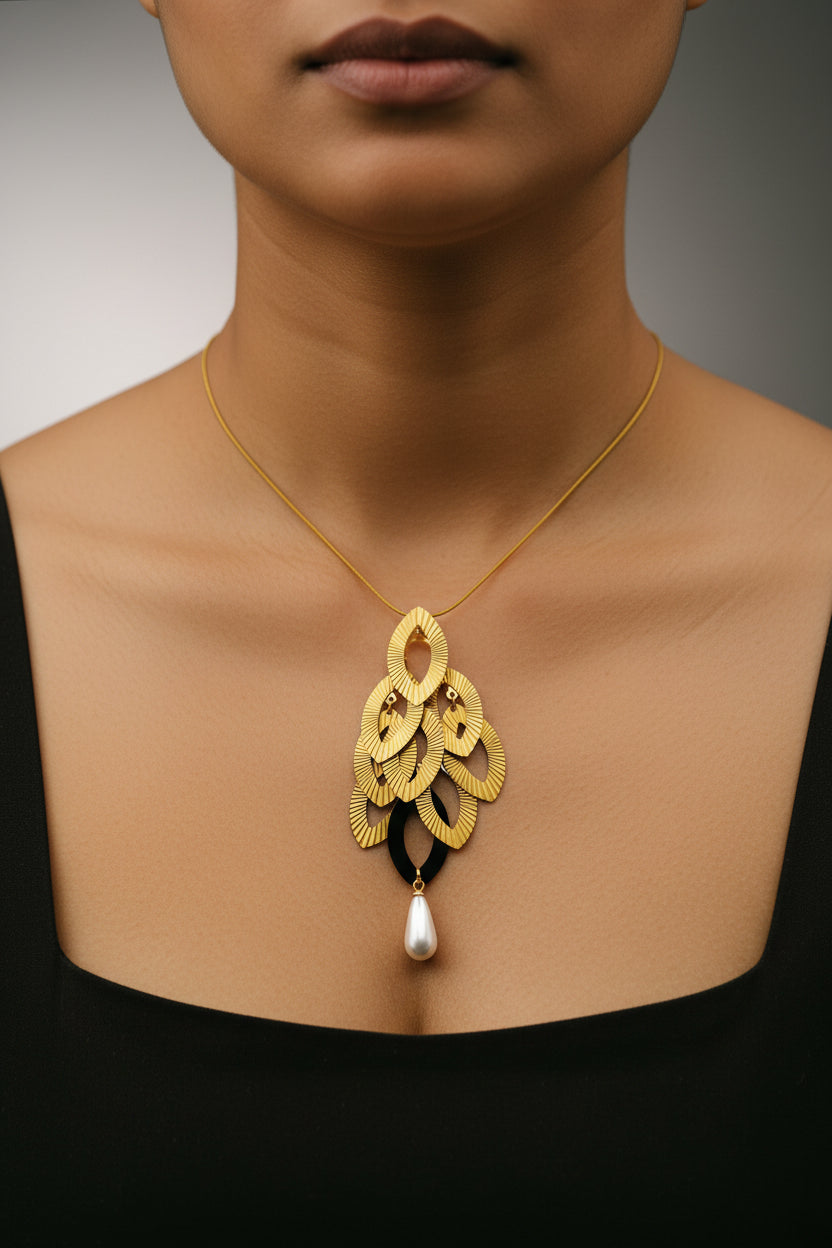 Petals and pearl with thread chain