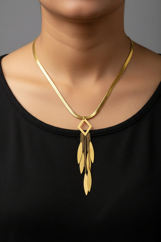 Dazzle pendent with snake chain