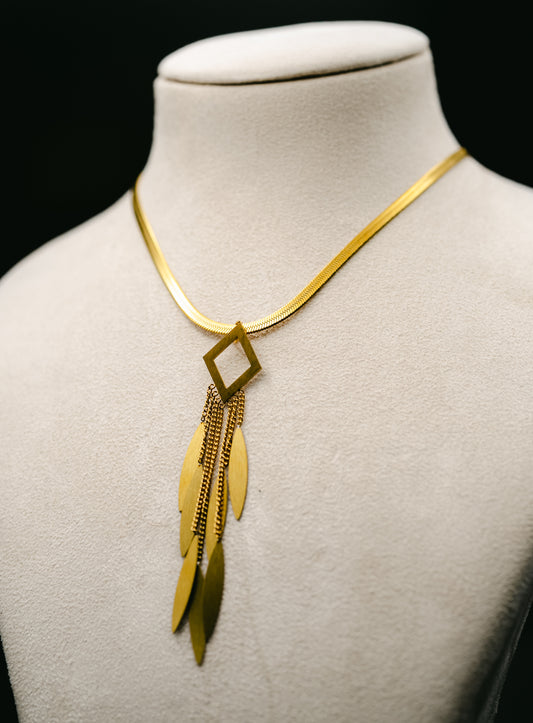 Dazzle pendent with snake chain