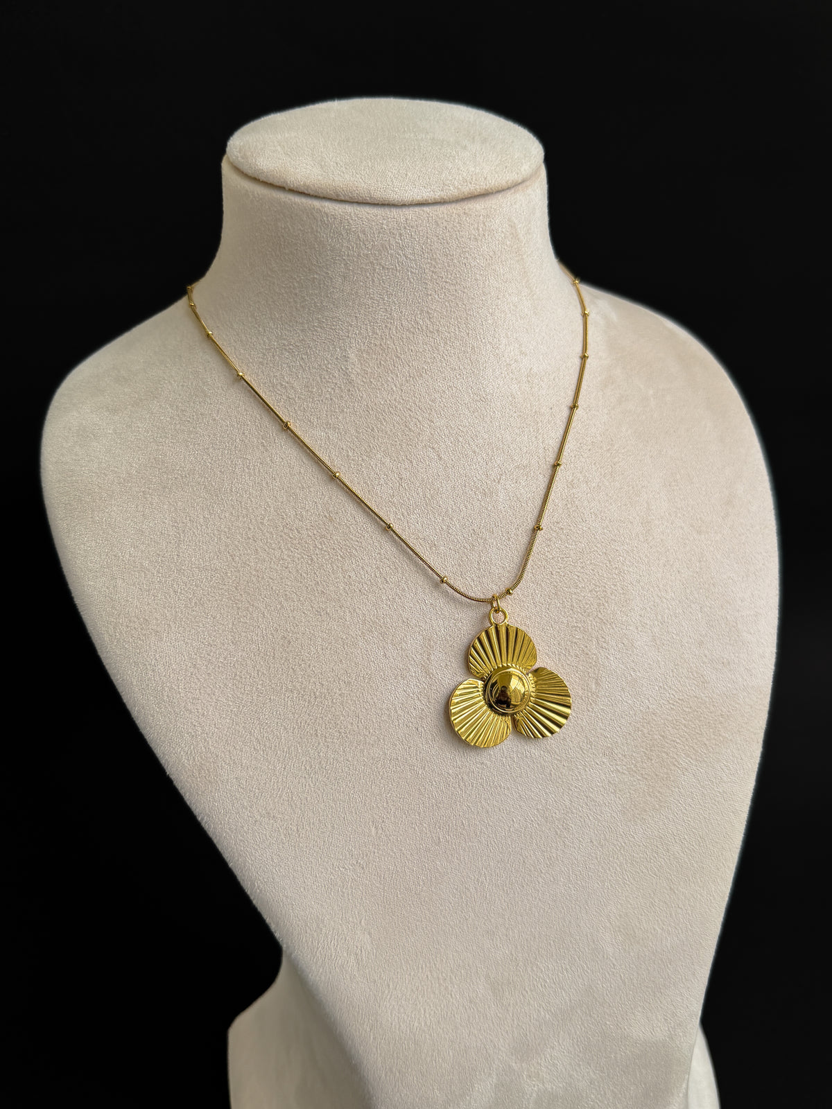 Tre Petal Necklace