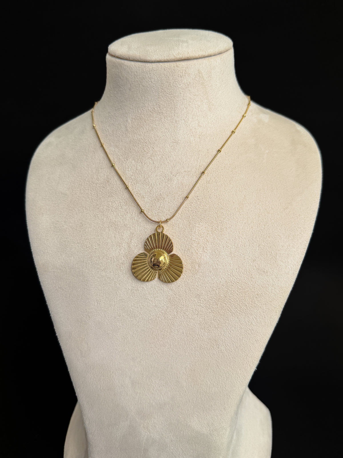 Tre Petal Necklace